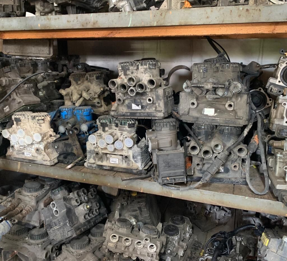 Knorr-Bremse Dwukanałowy 81.52106.6042 MAN TGA TGX TGS truck - صمام الفرامل - شاحنة: صور 2 Knorr-Bremse Dwukanałowy 81.52106.6042 MAN TGA TGX TGS truck - صمام الفرامل - شاحنة: صور 2