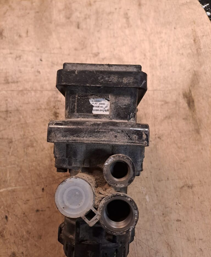 Knorr-Bremse K050211 MAN - صمام الفرامل - شاحنة: صور 2 Knorr-Bremse K050211 MAN - صمام الفرامل - شاحنة: صور 2