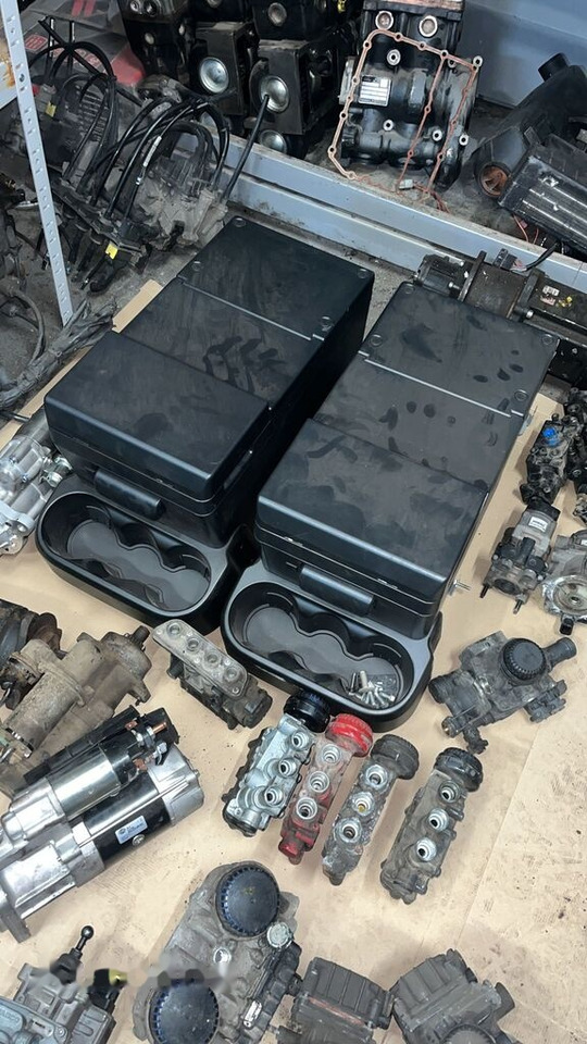 Lodówka Iveco Stralis Indel B SP740 5801710334 IVECO - الكابينة والداخلية - شاحنة: صور 1 Lodówka Iveco Stralis Indel B SP740 5801710334 IVECO - الكابينة والداخلية - شاحنة: صور 1