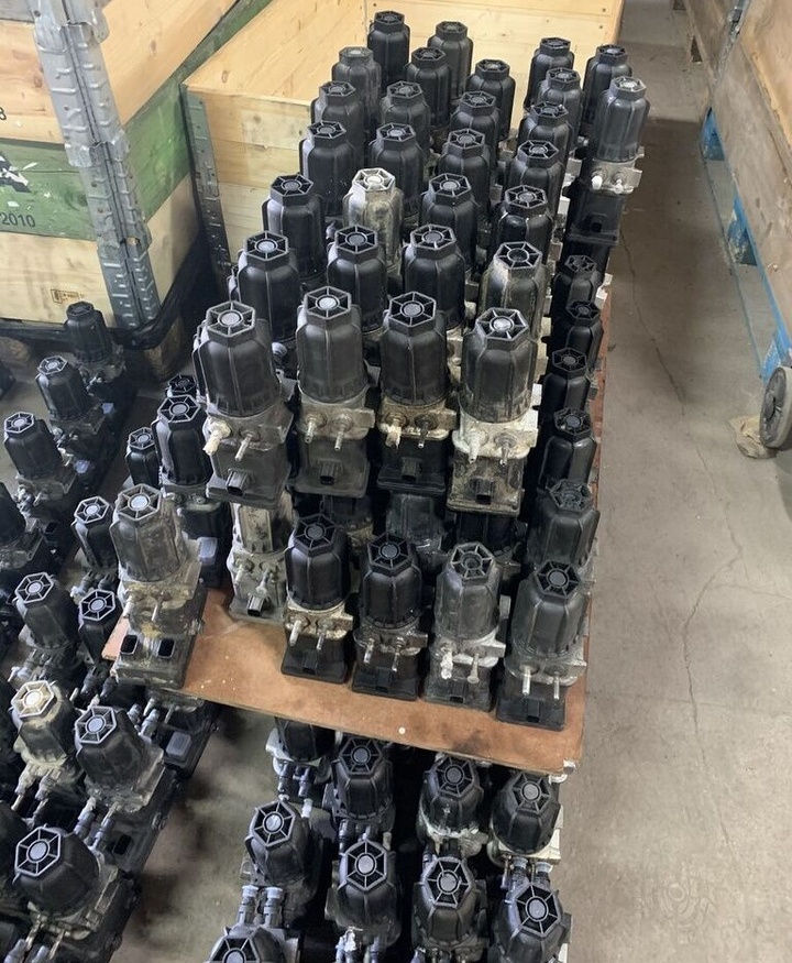 Mercedes-Benz oryginał hurt regeneracja A0001407678 Mercedes-Benz Actros Atego MP4 Euro 6 - كاتم الصوت/ نظام العادم - شاحنة: صور 3 Mercedes-Benz oryginał hurt regeneracja A0001407678 Mercedes-Benz Actros Atego MP4 Euro 6 - كاتم الصوت/ نظام العادم - شاحنة: صور 3
