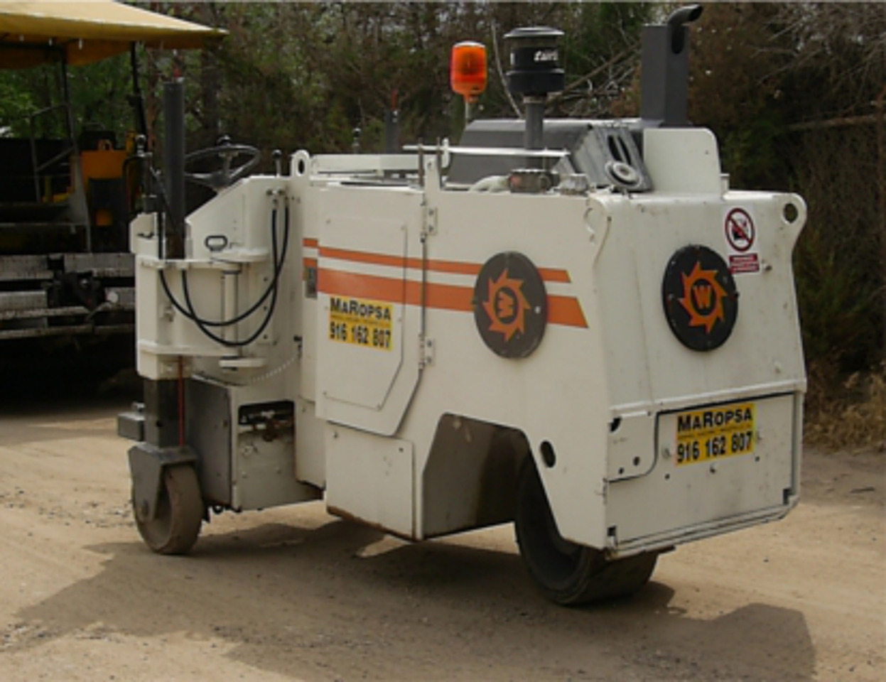 Fresadora de asfalto Wirtgen W 350 - ماكينات لصقل الأسفلت: صور 1 Fresadora de asfalto Wirtgen W 350 - ماكينات لصقل الأسفلت: صور 1