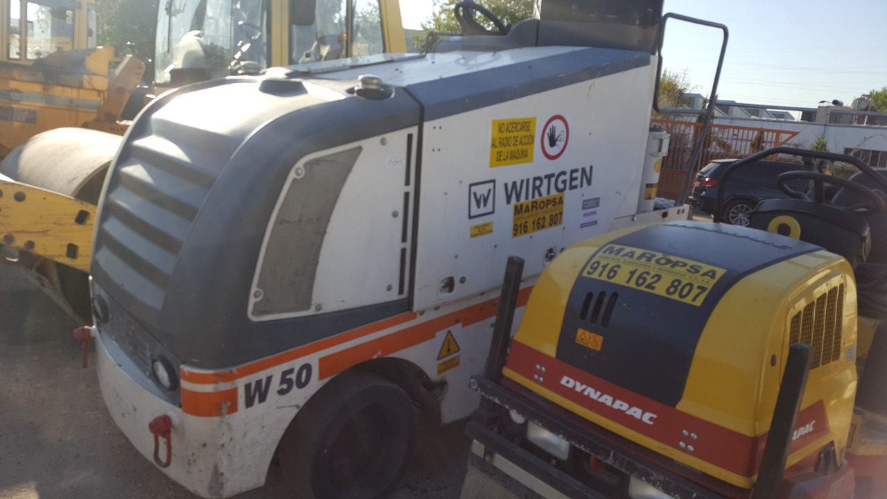 Fresadora de asfalto Wirtgen W 50 - ماكينات لصقل الأسفلت: صور 1 Fresadora de asfalto Wirtgen W 50 - ماكينات لصقل الأسفلت: صور 1