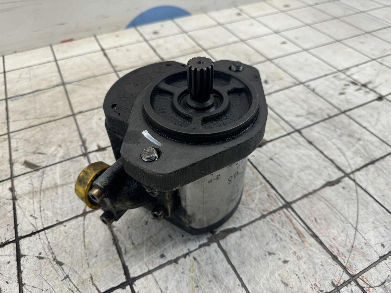 Bosch Bosch gear pump - مضخة هيدروليكية - موبايل كرين: صور 3 Bosch Bosch gear pump - مضخة هيدروليكية - موبايل كرين: صور 3
