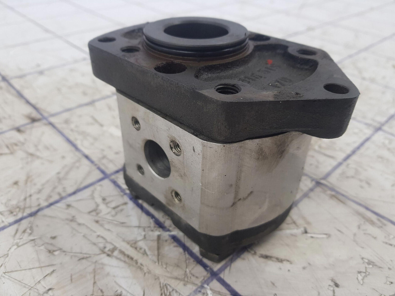 Bosch Bosch gear pump - مضخة هيدروليكية - موبايل كرين: صور 3 Bosch Bosch gear pump - مضخة هيدروليكية - موبايل كرين: صور 3