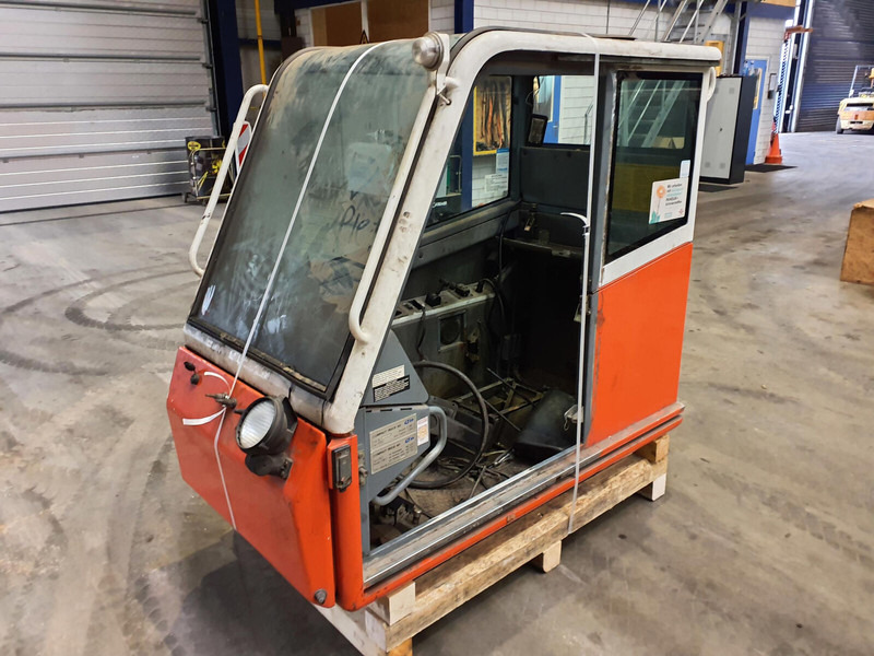 Compact truck CT 2 upper cabine - الكابينة والداخلية - الرافعة: صور 1 Compact truck CT 2 upper cabine - الكابينة والداخلية - الرافعة: صور 1