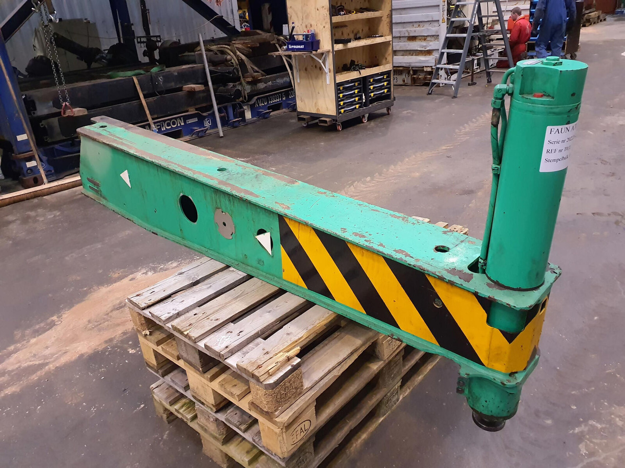 FAUN ATF 60-3 outrigger beam rear with support cylinder - تعليق - موبايل كرين: صور 1 FAUN ATF 60-3 outrigger beam rear with support cylinder - تعليق - موبايل كرين: صور 1