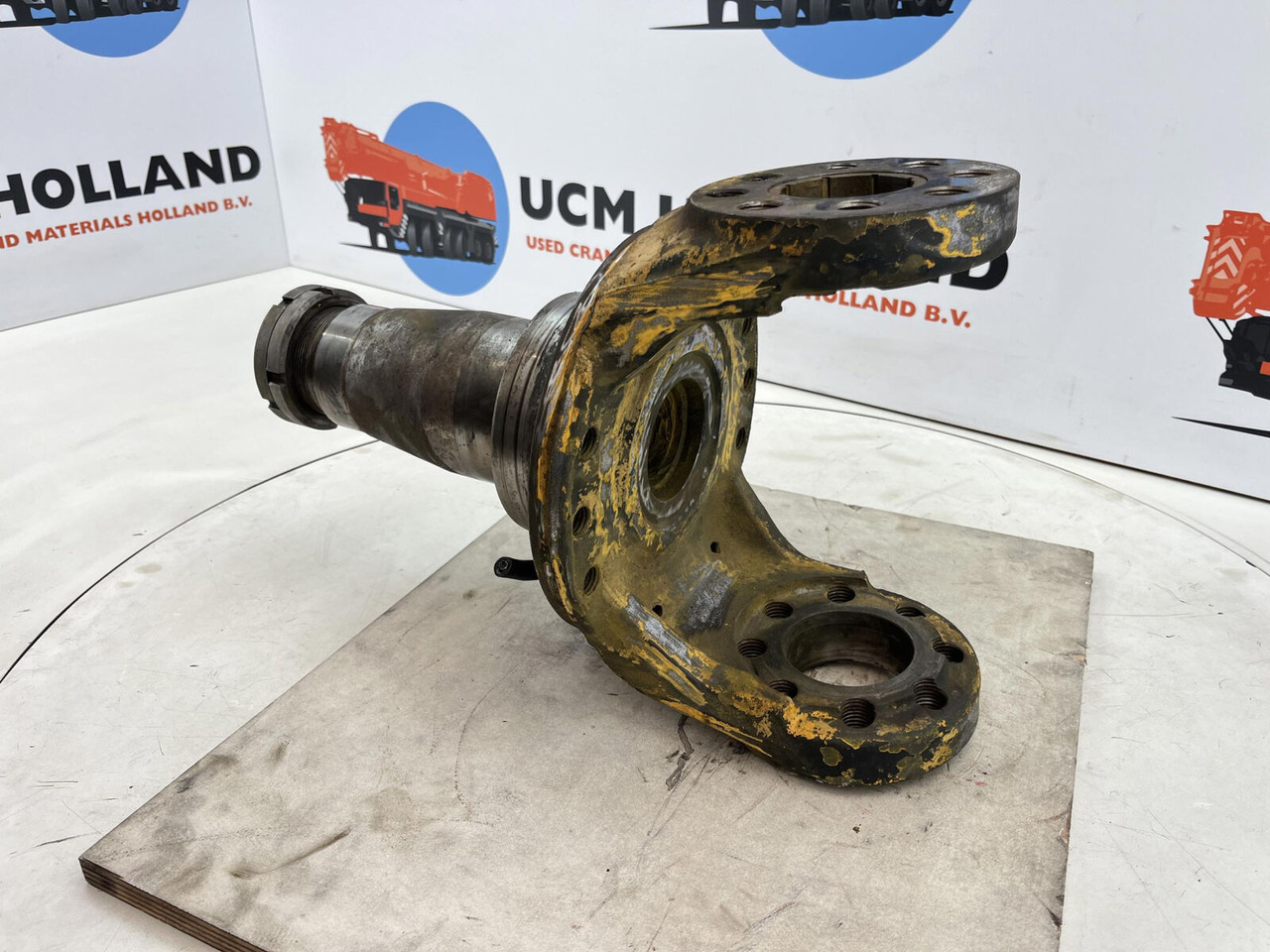 Grove AT 880 Steering knuckle 16 holes axle 2 - مفصل التوجيه - موبايل كرين: صور 4 Grove AT 880 Steering knuckle 16 holes axle 2 - مفصل التوجيه - موبايل كرين: صور 4