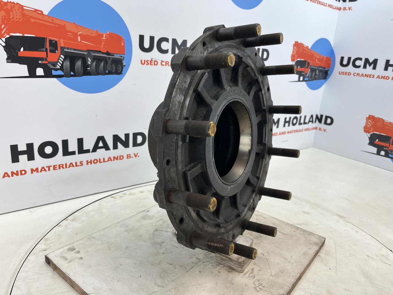 Grove GMK 3050 Megatrak wheel hub - محاور - الرافعة: صور 2 Grove GMK 3050 Megatrak wheel hub - محاور - الرافعة: صور 2