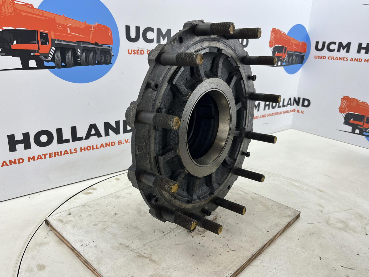 Grove GMK 3050 Megatrak wheel hub - محاور - الرافعة: صور 2 Grove GMK 3050 Megatrak wheel hub - محاور - الرافعة: صور 2