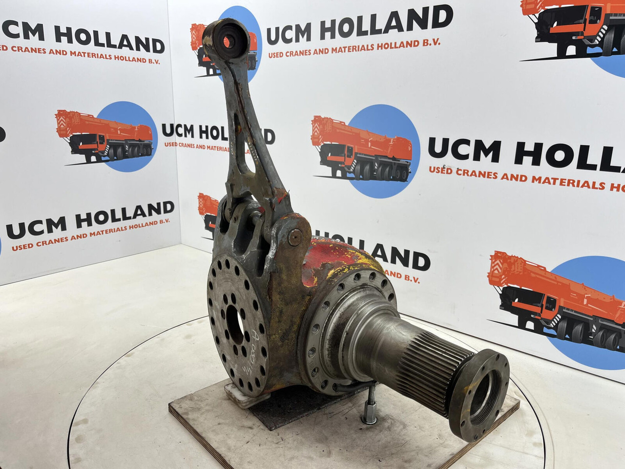 Grove GMK 3050 Steering knuckle axle 1 and 2 left - مفصل التوجيه - موبايل كرين: صور 3 Grove GMK 3050 Steering knuckle axle 1 and 2 left - مفصل التوجيه - موبايل كرين: صور 3