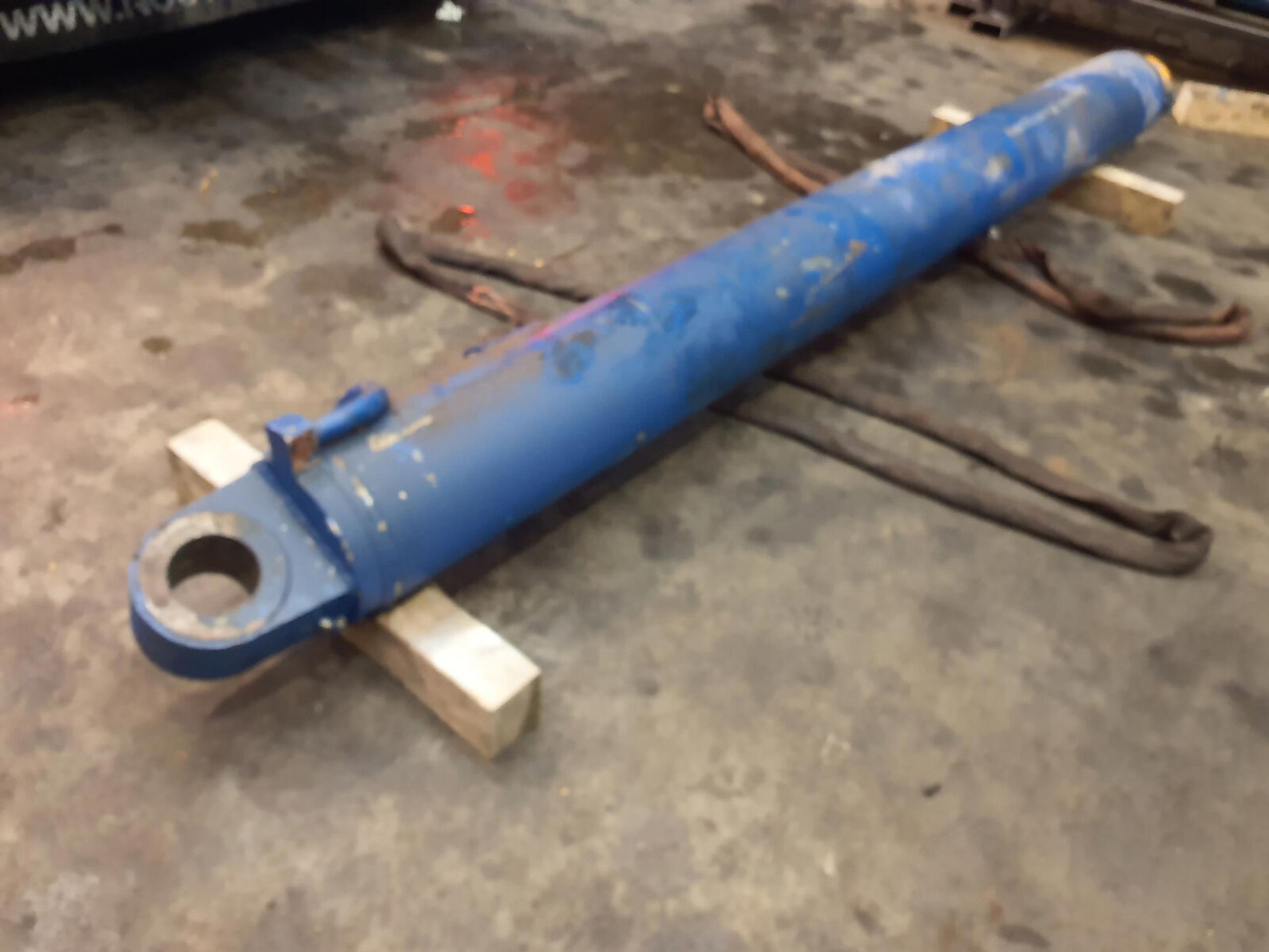 Grove GMK 3050 boom cylinder - الاسطوانة الهيدروليكية - موبايل كرين: صور 2 Grove GMK 3050 boom cylinder - الاسطوانة الهيدروليكية - موبايل كرين: صور 2