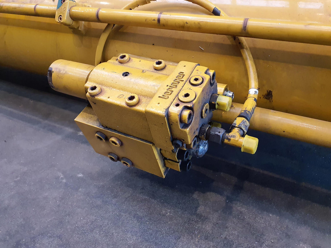 Grove GMK 3050 boom cylinder - الاسطوانة الهيدروليكية - موبايل كرين: صور 5 Grove GMK 3050 boom cylinder - الاسطوانة الهيدروليكية - موبايل كرين: صور 5