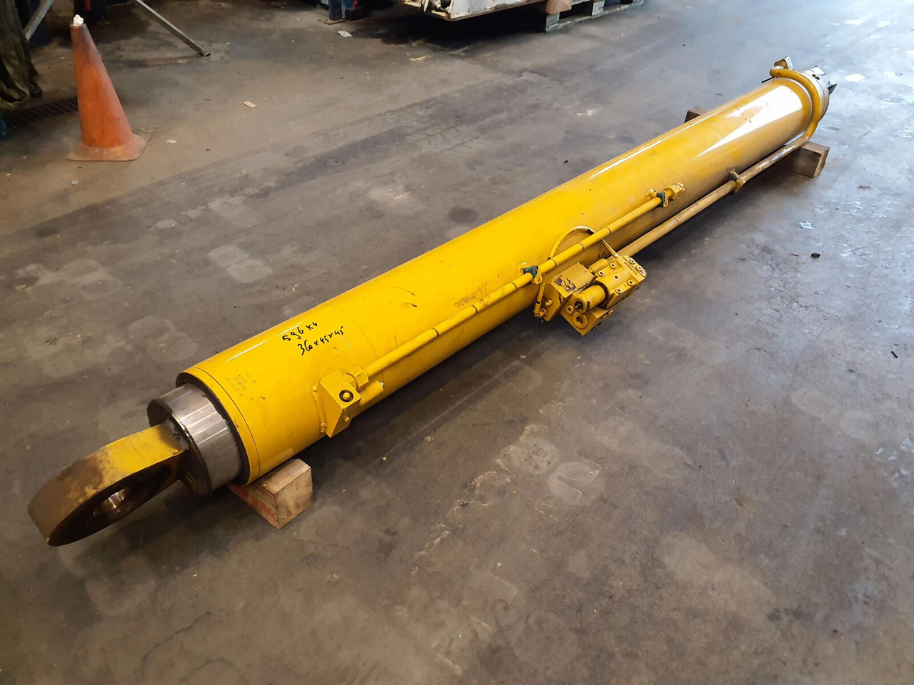 Grove GMK 3050 boom cylinder - الاسطوانة الهيدروليكية - موبايل كرين: صور 4 Grove GMK 3050 boom cylinder - الاسطوانة الهيدروليكية - موبايل كرين: صور 4