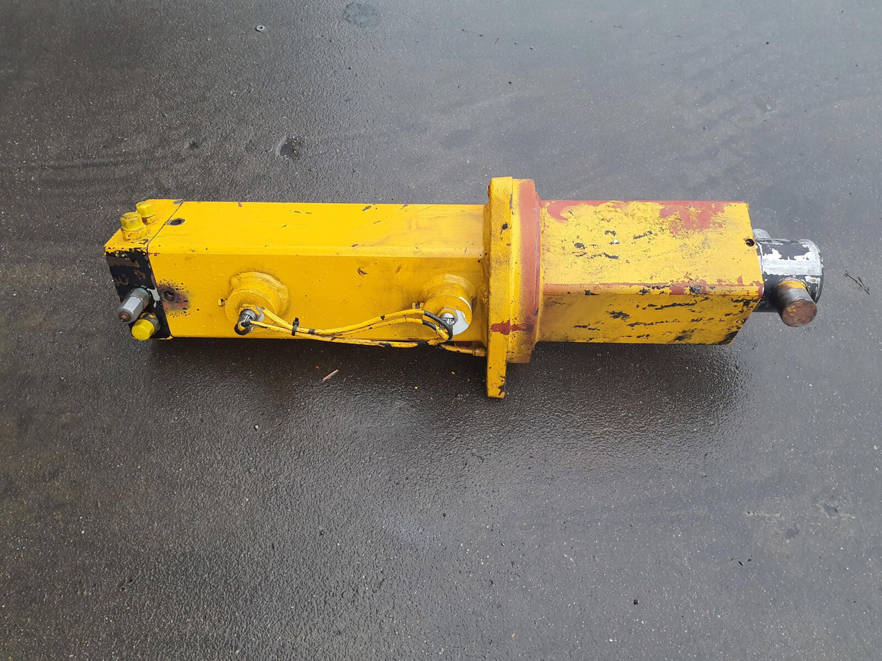 Grove GMK 3050 counterweight cylinder - الاسطوانة الهيدروليكية - موبايل كرين: صور 1 Grove GMK 3050 counterweight cylinder - الاسطوانة الهيدروليكية - موبايل كرين: صور 1