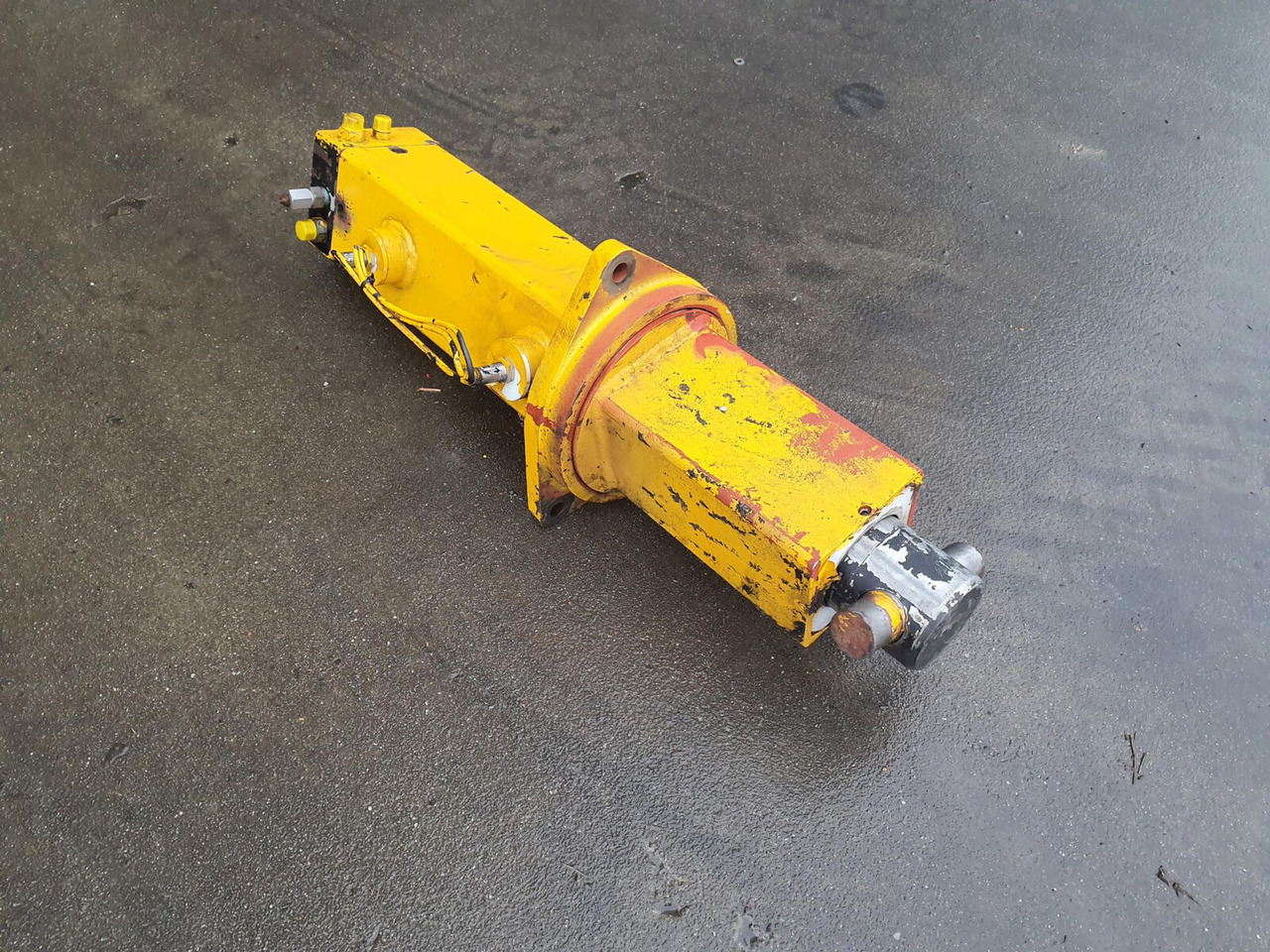 Grove GMK 3050 counterweight cylinder - الاسطوانة الهيدروليكية - موبايل كرين: صور 2 Grove GMK 3050 counterweight cylinder - الاسطوانة الهيدروليكية - موبايل كرين: صور 2