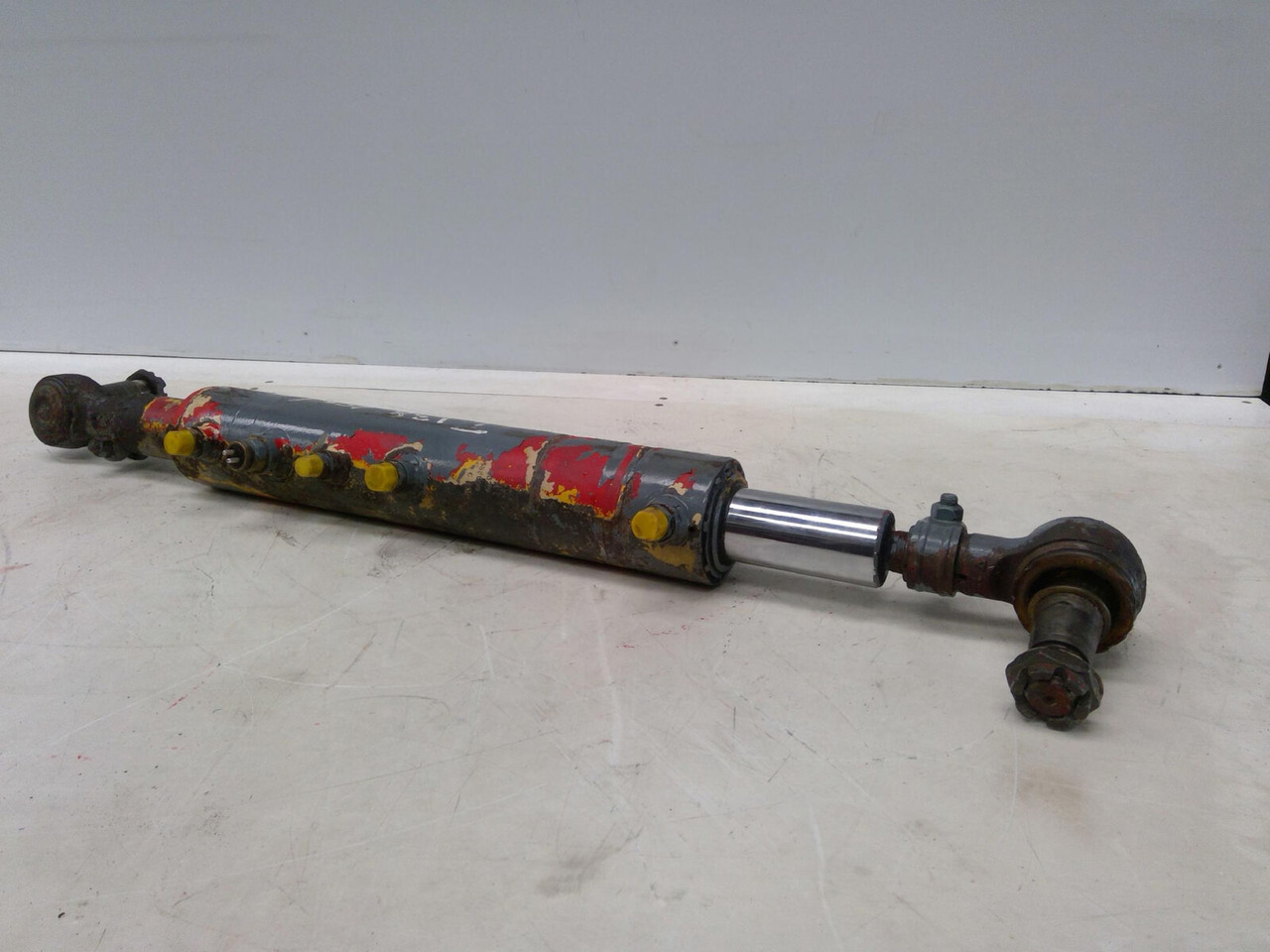 Grove GMK 3050 steering cylinder - الاسطوانة الهيدروليكية - موبايل كرين: صور 1 Grove GMK 3050 steering cylinder - الاسطوانة الهيدروليكية - موبايل كرين: صور 1