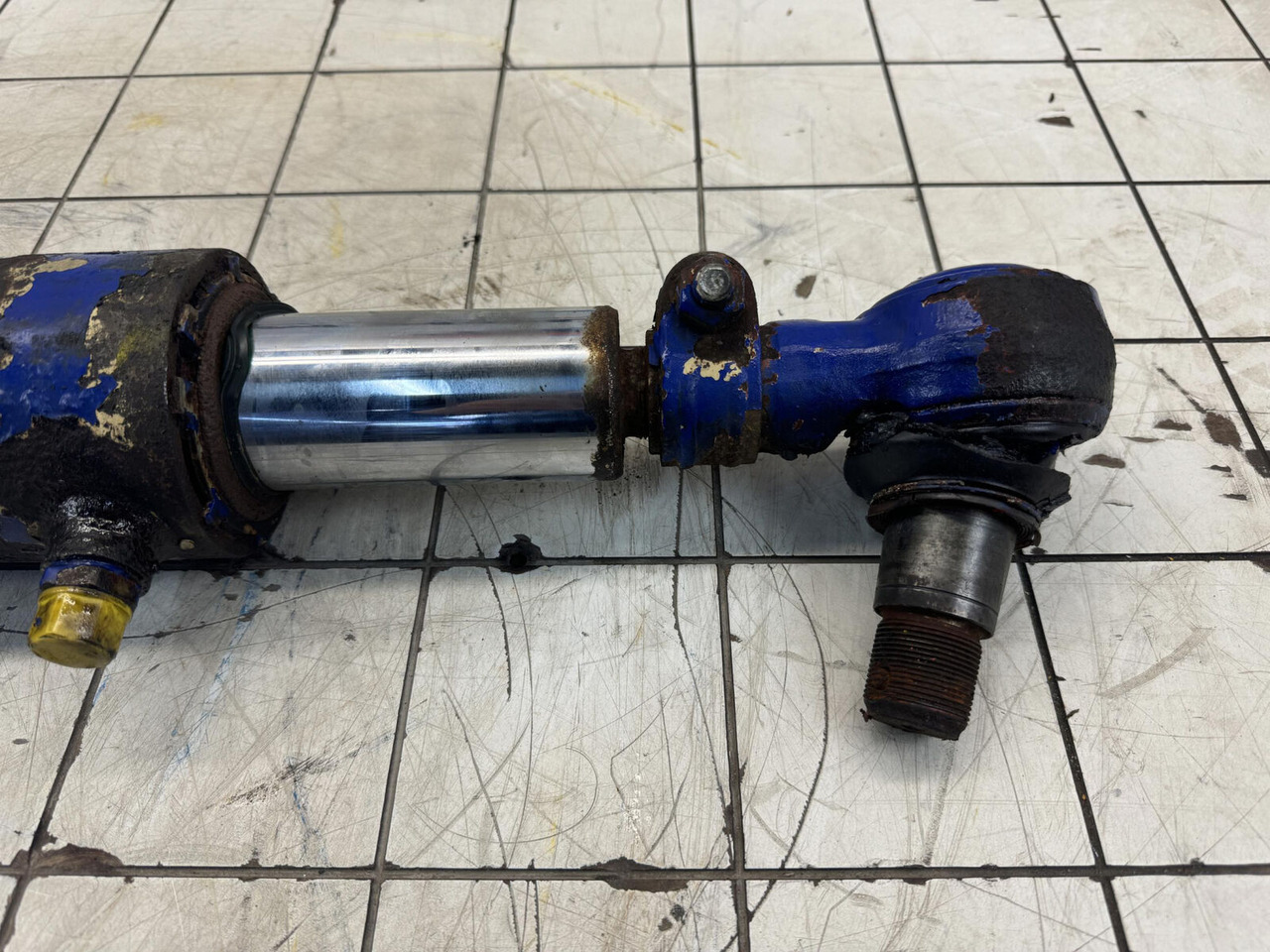 Grove GMK 3050 steering locking cylinder - الاسطوانة الهيدروليكية - موبايل كرين: صور 4 Grove GMK 3050 steering locking cylinder - الاسطوانة الهيدروليكية - موبايل كرين: صور 4