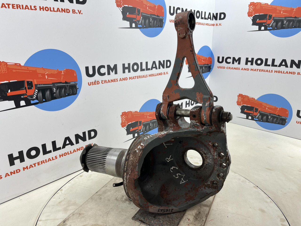 Grove GMK 3055 Steering knuckle 16 holes axle 3 right - مفصل التوجيه - الرافعة: صور 4 Grove GMK 3055 Steering knuckle 16 holes axle 3 right - مفصل التوجيه - الرافعة: صور 4