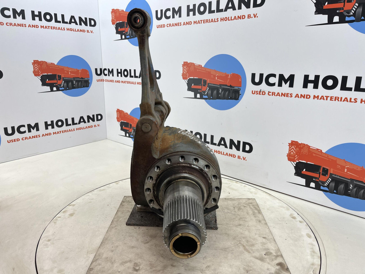 Grove GMK 3055 steering knuckle 16 holes axle 1 and 2 left - مفصل التوجيه - موبايل كرين: صور 2 Grove GMK 3055 steering knuckle 16 holes axle 1 and 2 left - مفصل التوجيه - موبايل كرين: صور 2