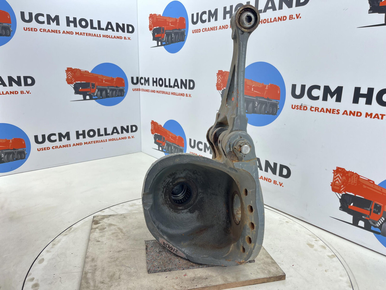 Grove GMK 3055 steering knuckle 16 holes axle 1 and 2 left - مفصل التوجيه - موبايل كرين: صور 5 Grove GMK 3055 steering knuckle 16 holes axle 1 and 2 left - مفصل التوجيه - موبايل كرين: صور 5