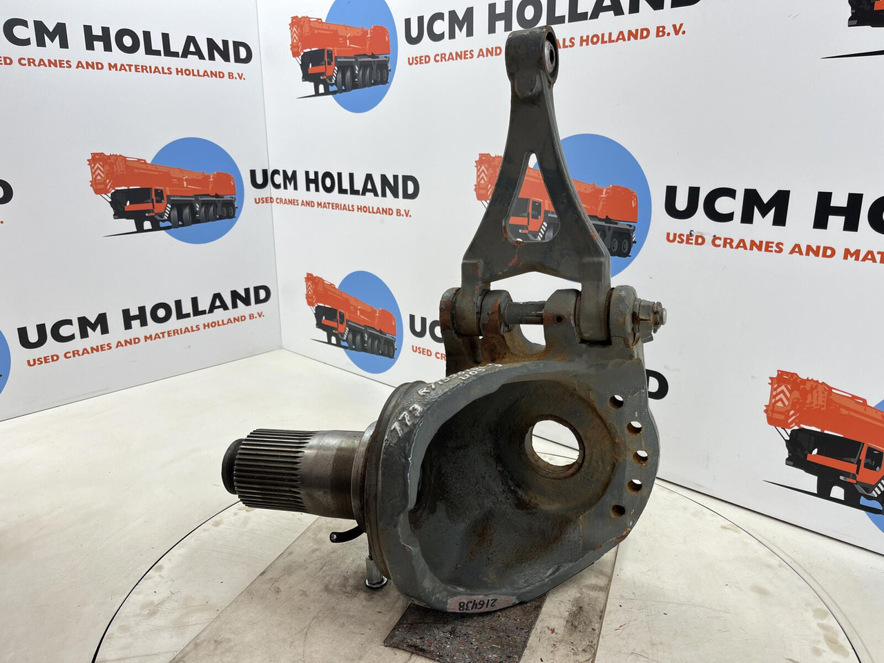 Grove GMK 3055 steering knuckle 16 holes axle 1 and 2 left - مفصل التوجيه - موبايل كرين: صور 4 Grove GMK 3055 steering knuckle 16 holes axle 1 and 2 left - مفصل التوجيه - موبايل كرين: صور 4