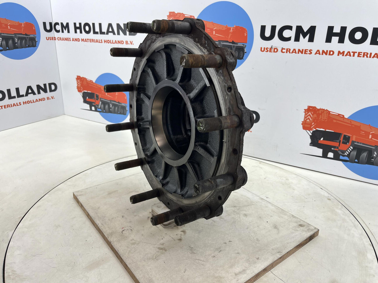 Grove GMK Megatrak wheel hub - محاور - الرافعة: صور 1 Grove GMK Megatrak wheel hub - محاور - الرافعة: صور 1