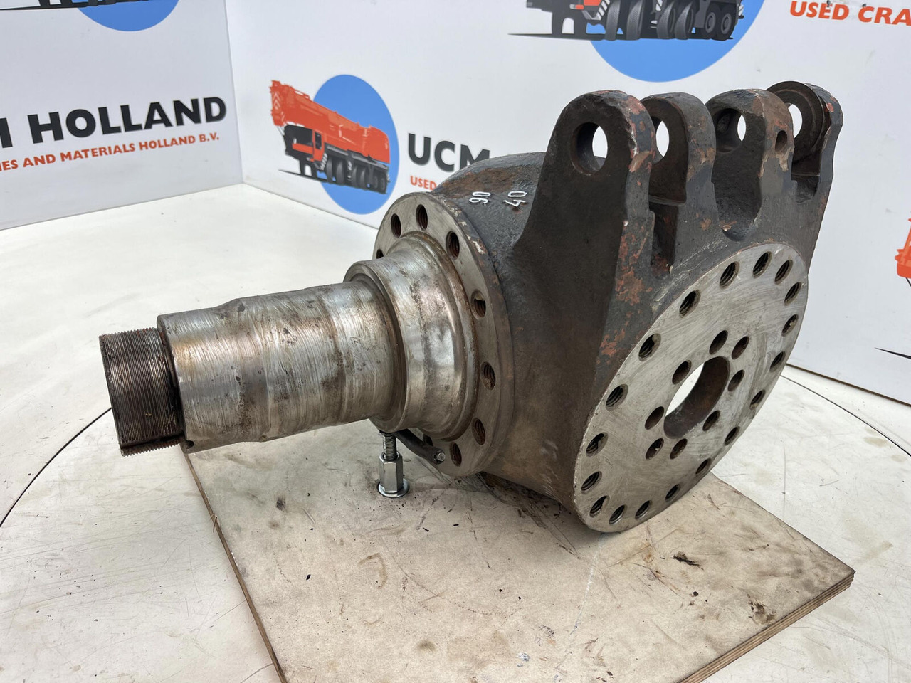 Grove GMK Steering knuckle 12 holes - مفصل التوجيه - موبايل كرين: صور 1 Grove GMK Steering knuckle 12 holes - مفصل التوجيه - موبايل كرين: صور 1