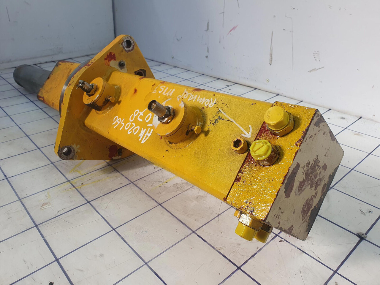 Grove Grove GMK 3050 counterweight cylinder - الاسطوانة الهيدروليكية - موبايل كرين: صور 4 Grove Grove GMK 3050 counterweight cylinder - الاسطوانة الهيدروليكية - موبايل كرين: صور 4
