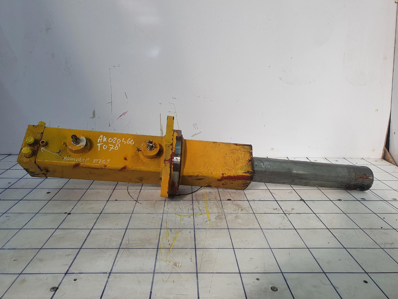 Grove Grove GMK 3050 counterweight cylinder - الاسطوانة الهيدروليكية - موبايل كرين: صور 1 Grove Grove GMK 3050 counterweight cylinder - الاسطوانة الهيدروليكية - موبايل كرين: صور 1