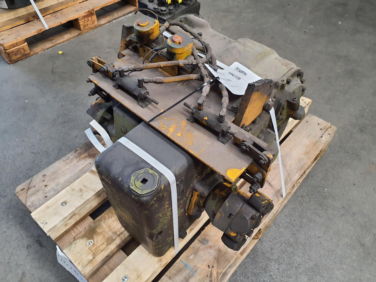 Grove RT 65S Gearbox Clark R28621-8 - علبة التروس - موبايل كرين: صور 4 Grove RT 65S Gearbox Clark R28621-8 - علبة التروس - موبايل كرين: صور 4