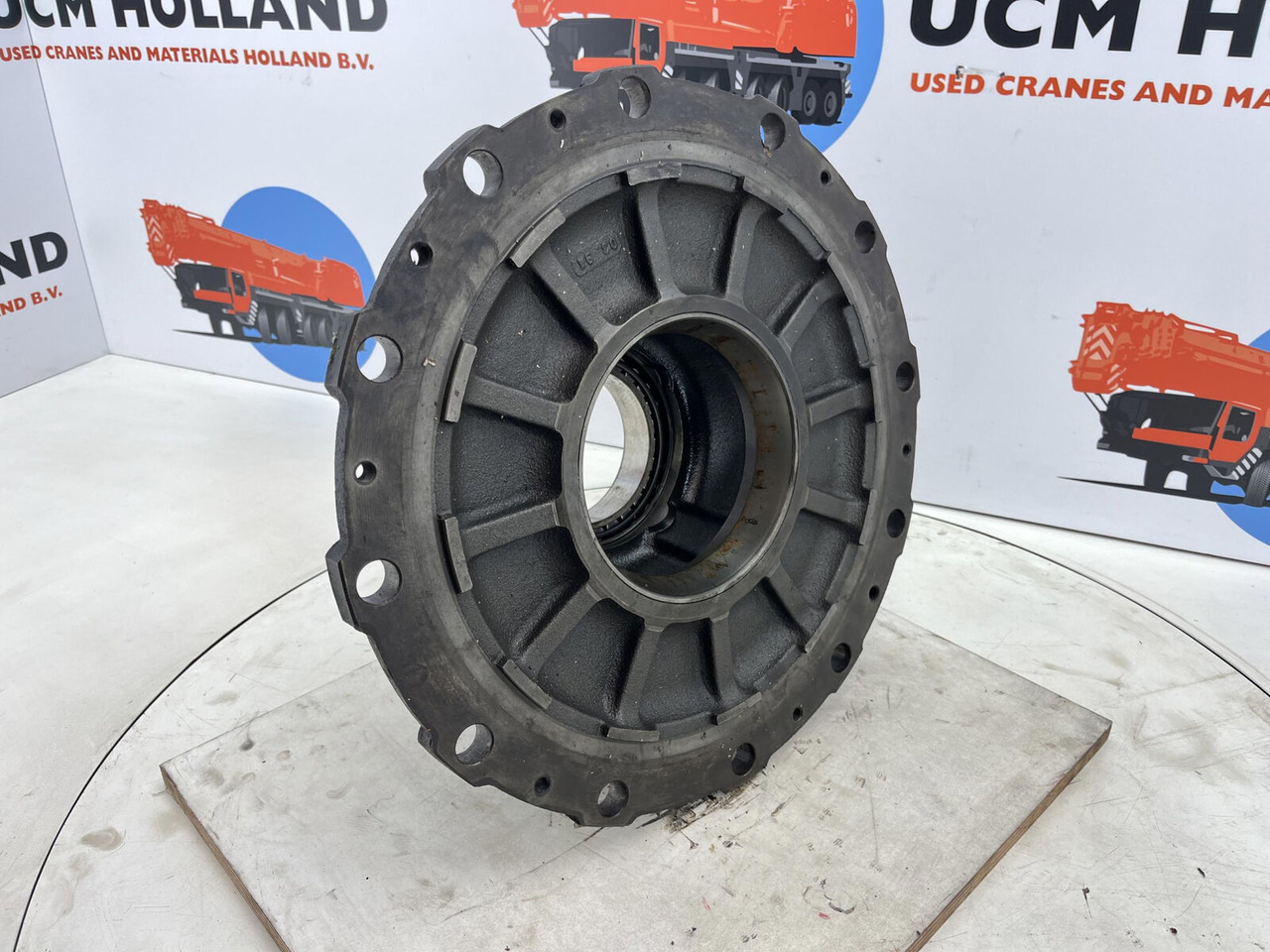 Krupp KMK 3045 Megatrak wheel hub - محاور - آلات البناء: صور 2 Krupp KMK 3045 Megatrak wheel hub - محاور - آلات البناء: صور 2
