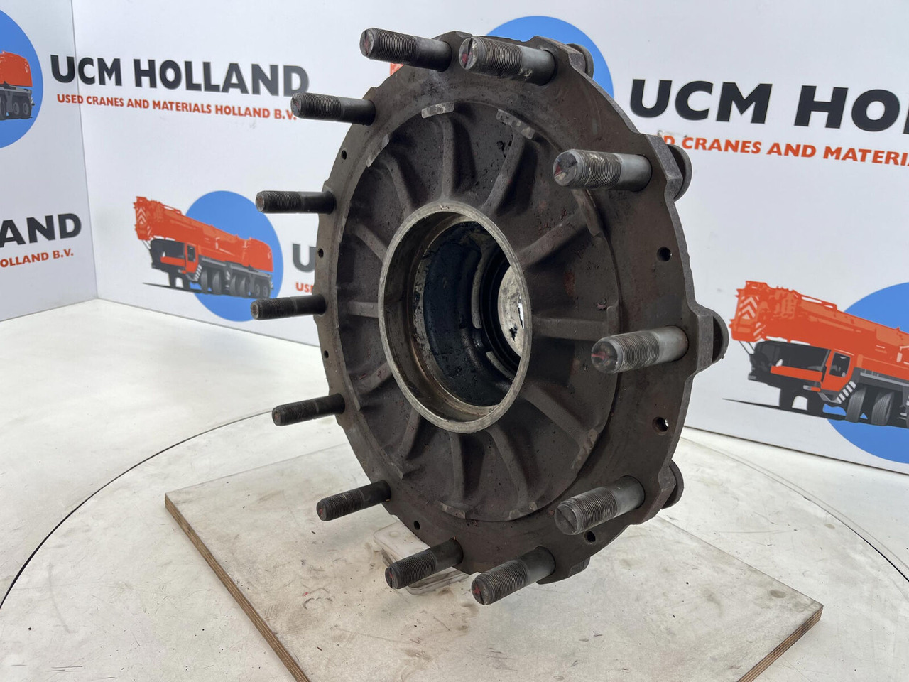 Krupp KMK 3045 Megatrak wheel hub - محاور - الرافعة: صور 1 Krupp KMK 3045 Megatrak wheel hub - محاور - الرافعة: صور 1
