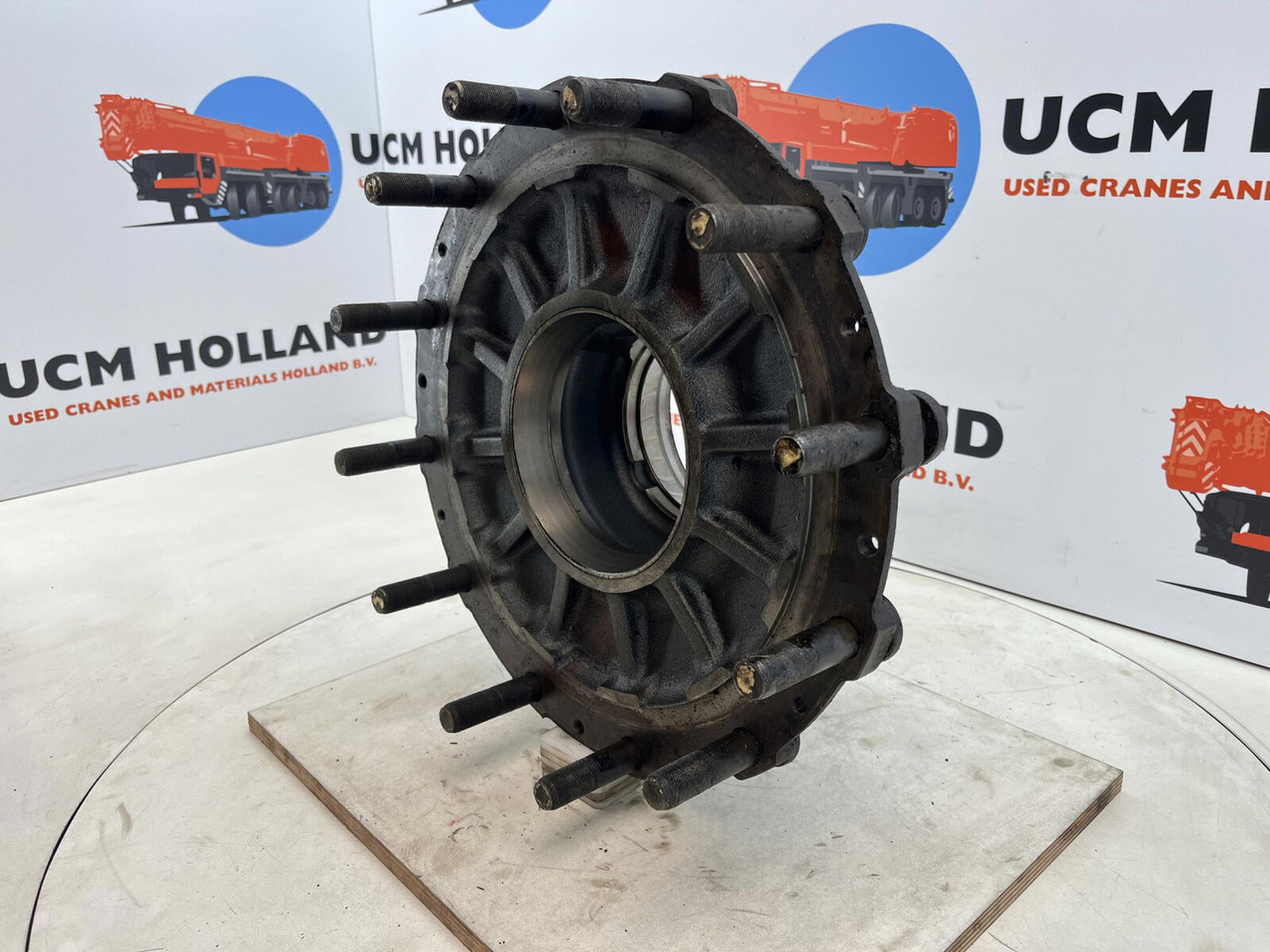 Krupp KMK 3045 Megatrak wheel hub - محاور - الرافعة: صور 1 Krupp KMK 3045 Megatrak wheel hub - محاور - الرافعة: صور 1