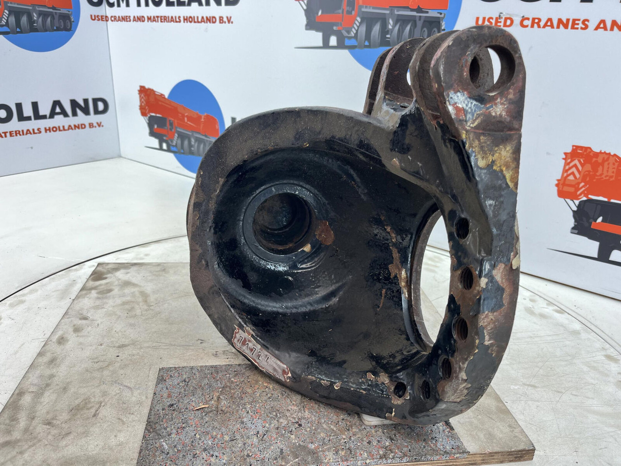 Krupp KMK 3045 Steering knuckle 16 holes - مفصل التوجيه - موبايل كرين: صور 5 Krupp KMK 3045 Steering knuckle 16 holes - مفصل التوجيه - موبايل كرين: صور 5