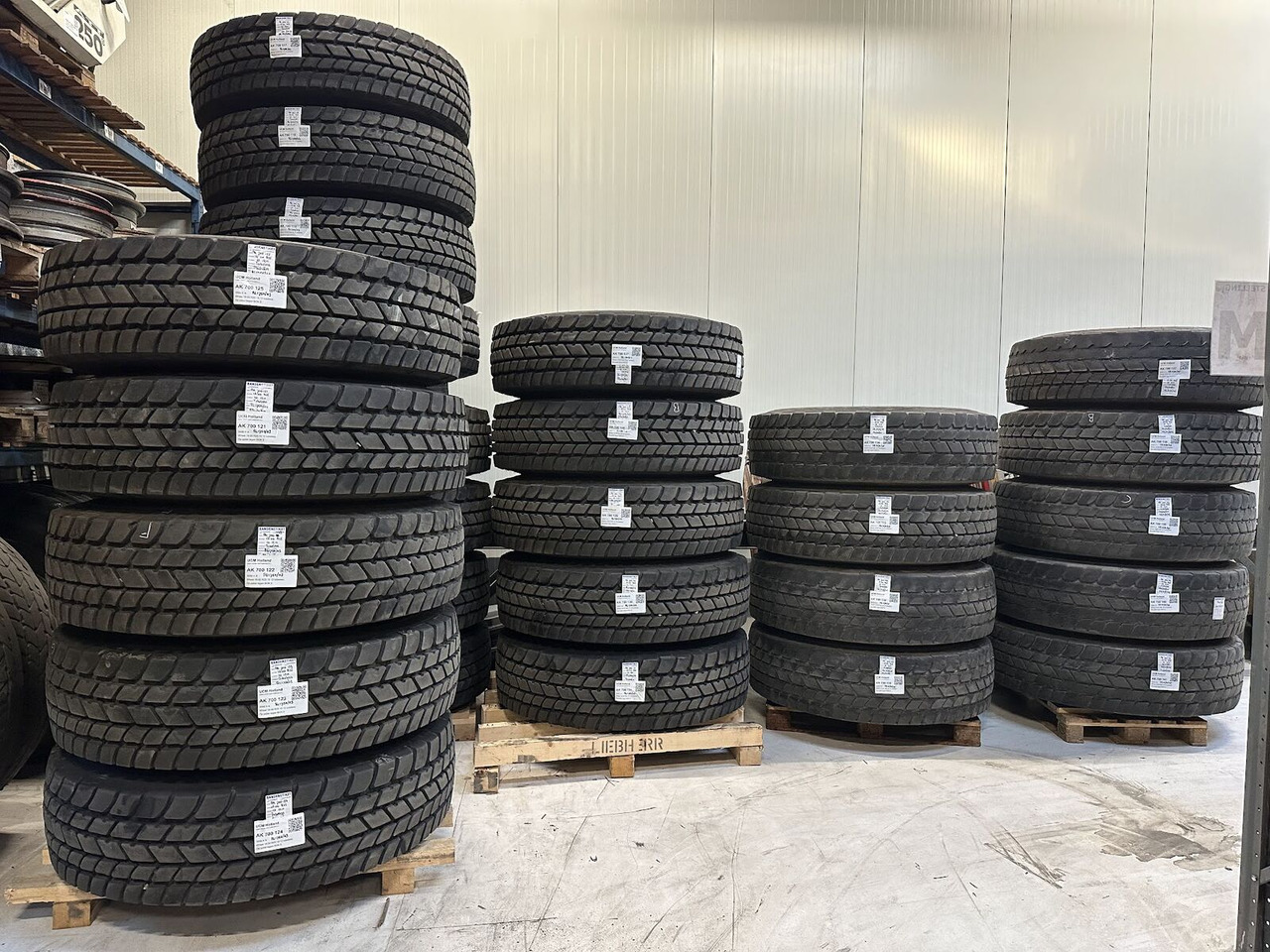 Liebherr Crane Tires/Rims for sale - الإطارات - موبايل كرين: صور 1 Liebherr Crane Tires/Rims for sale - الإطارات - موبايل كرين: صور 1