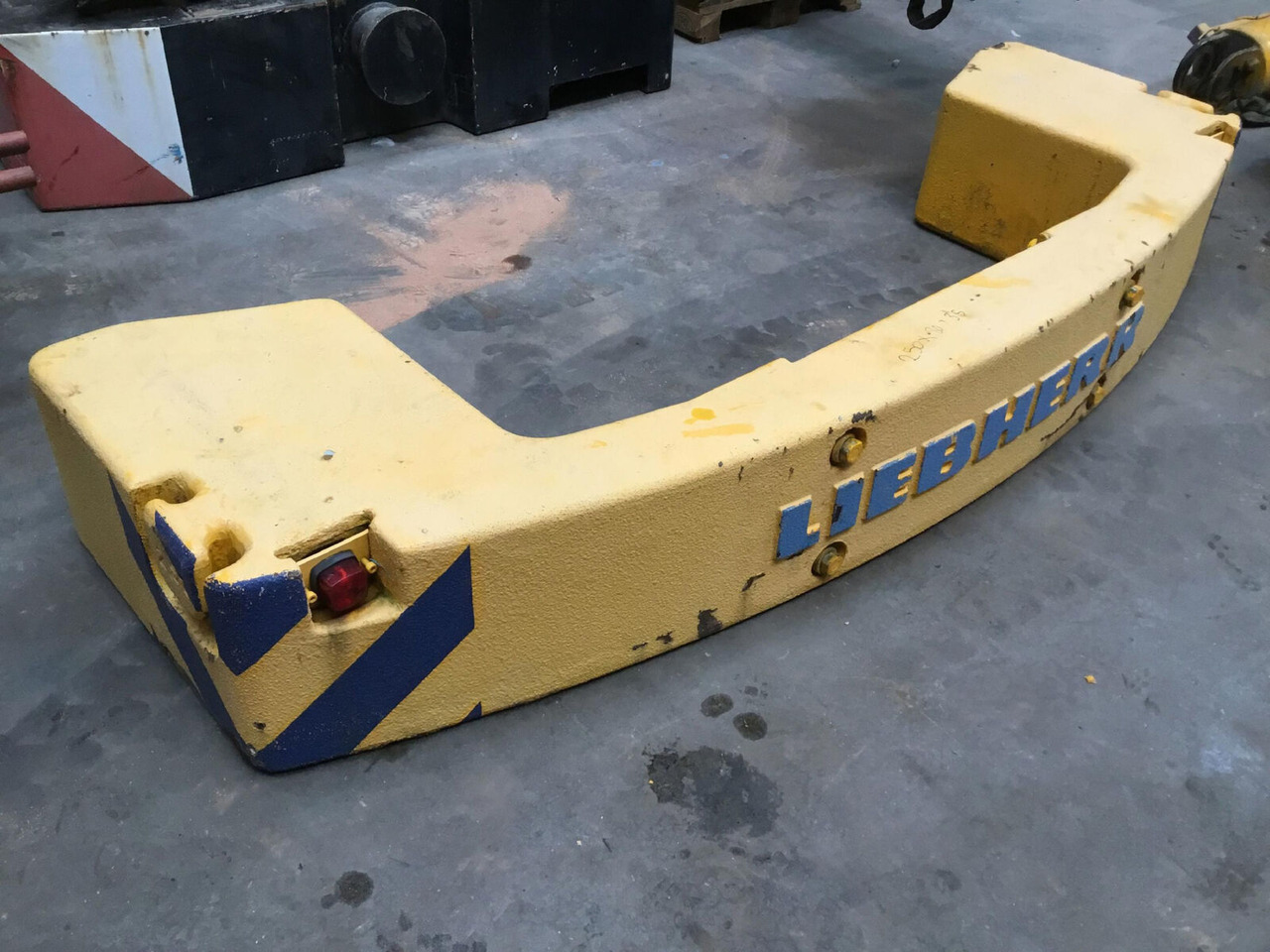Liebherr LTM 1030-2 counterweight 2,5 ton - ثقل موازن - موبايل كرين: صور 1 Liebherr LTM 1030-2 counterweight 2,5 ton - ثقل موازن - موبايل كرين: صور 1