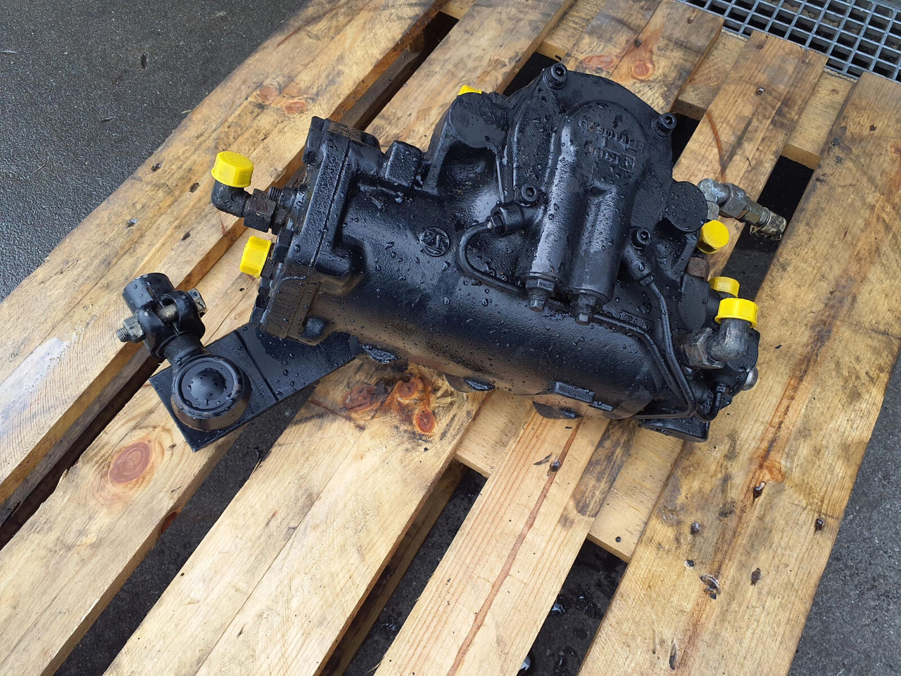 Liebherr LTM 1060-2 steering gear - دودة دركسون - موبايل كرين: صور 2 Liebherr LTM 1060-2 steering gear - دودة دركسون - موبايل كرين: صور 2