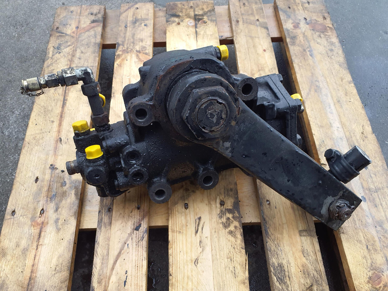 Liebherr LTM 1060-2 steering gear - دودة دركسون - موبايل كرين: صور 4 Liebherr LTM 1060-2 steering gear - دودة دركسون - موبايل كرين: صور 4