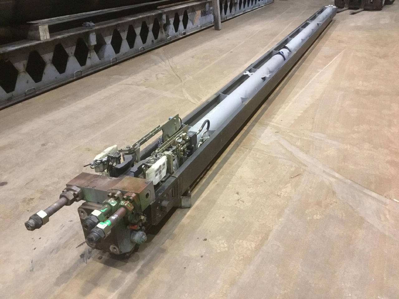 Liebherr LTM 1060-2 telescopic cylinder - الاسطوانة الهيدروليكية - موبايل كرين: صور 1 Liebherr LTM 1060-2 telescopic cylinder - الاسطوانة الهيدروليكية - موبايل كرين: صور 1