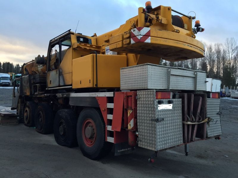 Liebherr LTM 1060-2 - رافعة لجميع التضاريس: صور 2 Liebherr LTM 1060-2 - رافعة لجميع التضاريس: صور 2