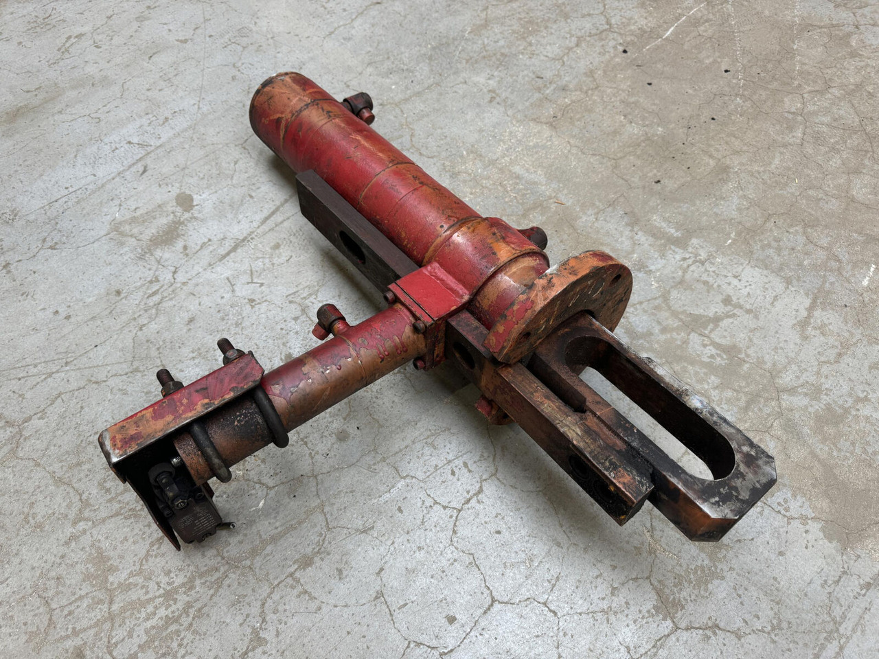 Liebherr LTM 1060 counterweight cylinder - الاسطوانة الهيدروليكية - موبايل كرين: صور 4 Liebherr LTM 1060 counterweight cylinder - الاسطوانة الهيدروليكية - موبايل كرين: صور 4