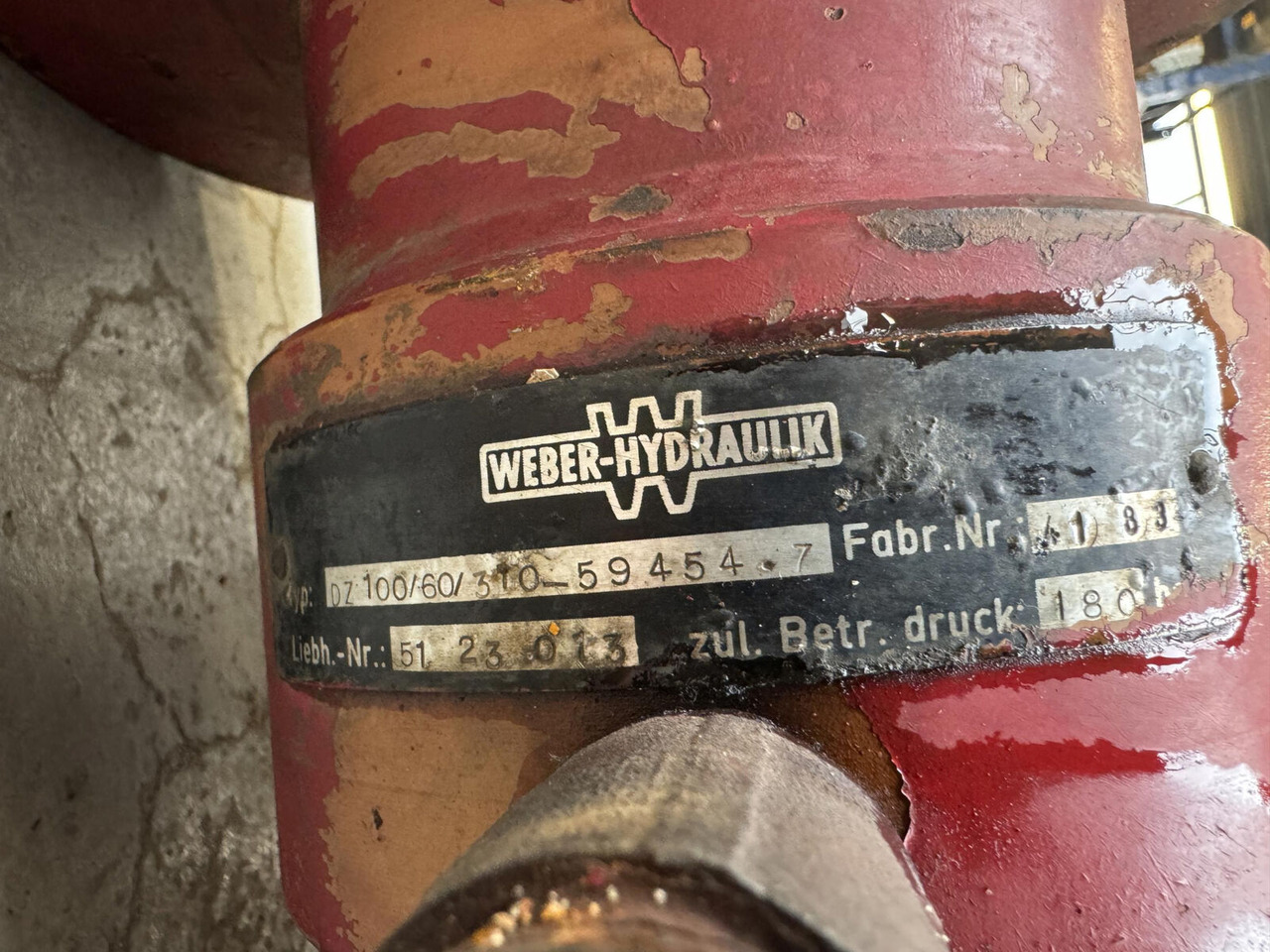 الاسطوانة الهيدروليكية - موبايل كرين Liebherr LTM 1060 counterweight cylinder: صور 8 الاسطوانة الهيدروليكية - موبايل كرين Liebherr LTM 1060 counterweight cylinder: صور 8