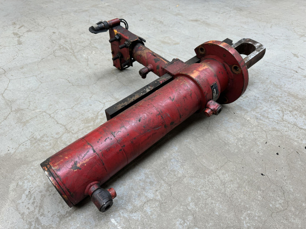 Liebherr LTM 1060 counterweight cylinder - الاسطوانة الهيدروليكية - موبايل كرين: صور 1 Liebherr LTM 1060 counterweight cylinder - الاسطوانة الهيدروليكية - موبايل كرين: صور 1