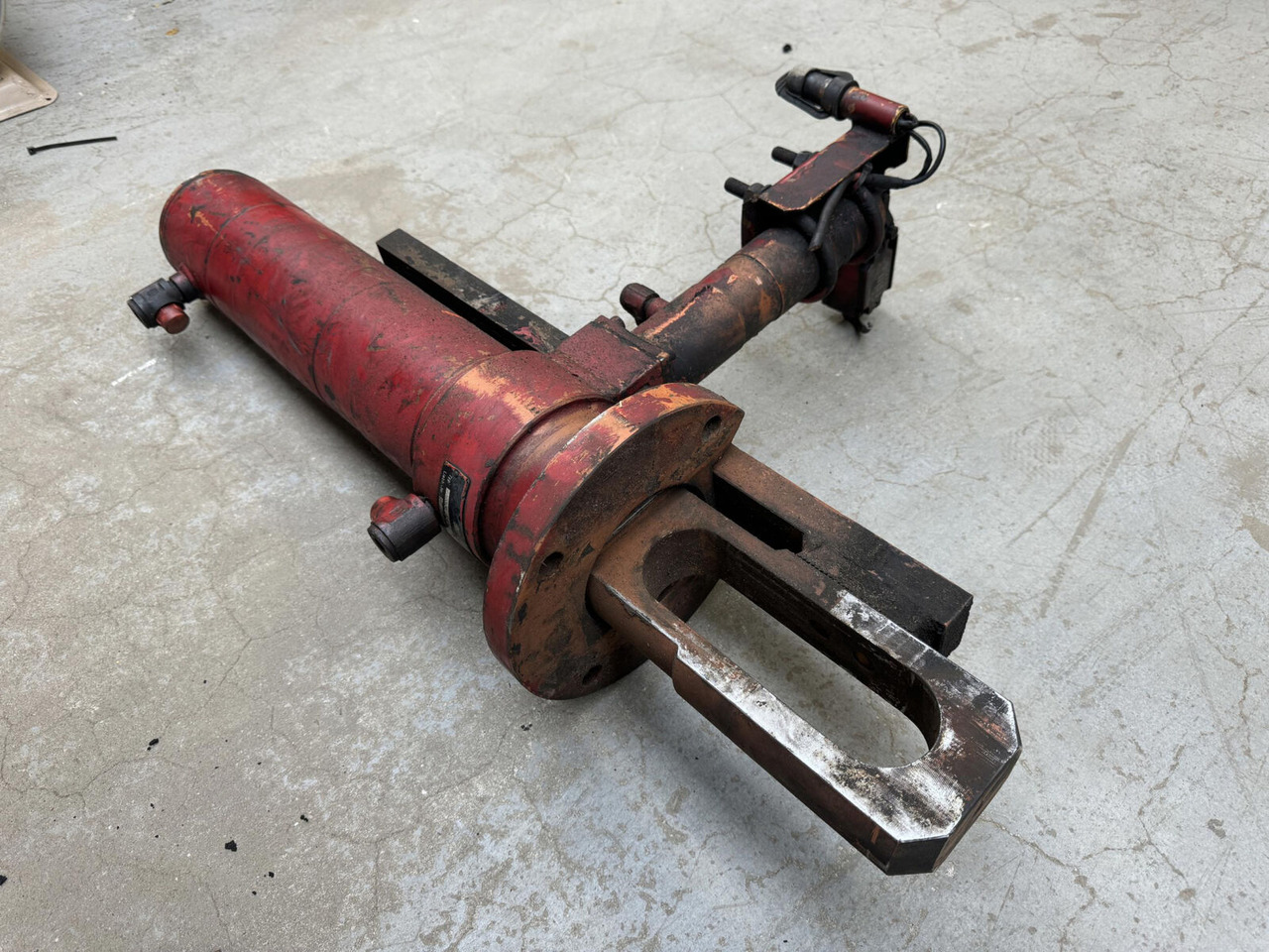 Liebherr LTM 1060 counterweight cylinder - الاسطوانة الهيدروليكية - موبايل كرين: صور 3 Liebherr LTM 1060 counterweight cylinder - الاسطوانة الهيدروليكية - موبايل كرين: صور 3