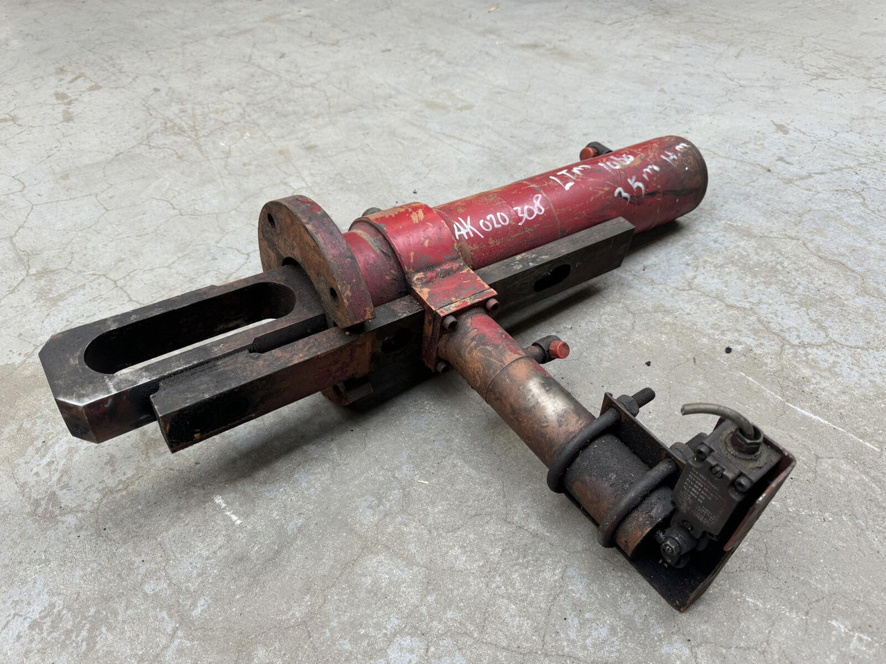 الاسطوانة الهيدروليكية - موبايل كرين Liebherr LTM 1060 counterweight cylinder: صور 7 الاسطوانة الهيدروليكية - موبايل كرين Liebherr LTM 1060 counterweight cylinder: صور 7