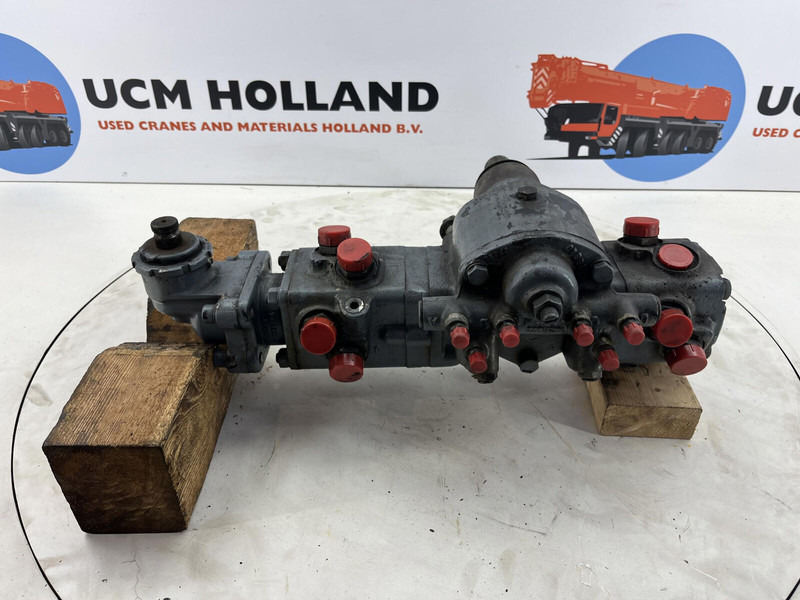 Liebherr LTM 1070 steering box - عمود التوجيه - الرافعة: صور 1 Liebherr LTM 1070 steering box - عمود التوجيه - الرافعة: صور 1