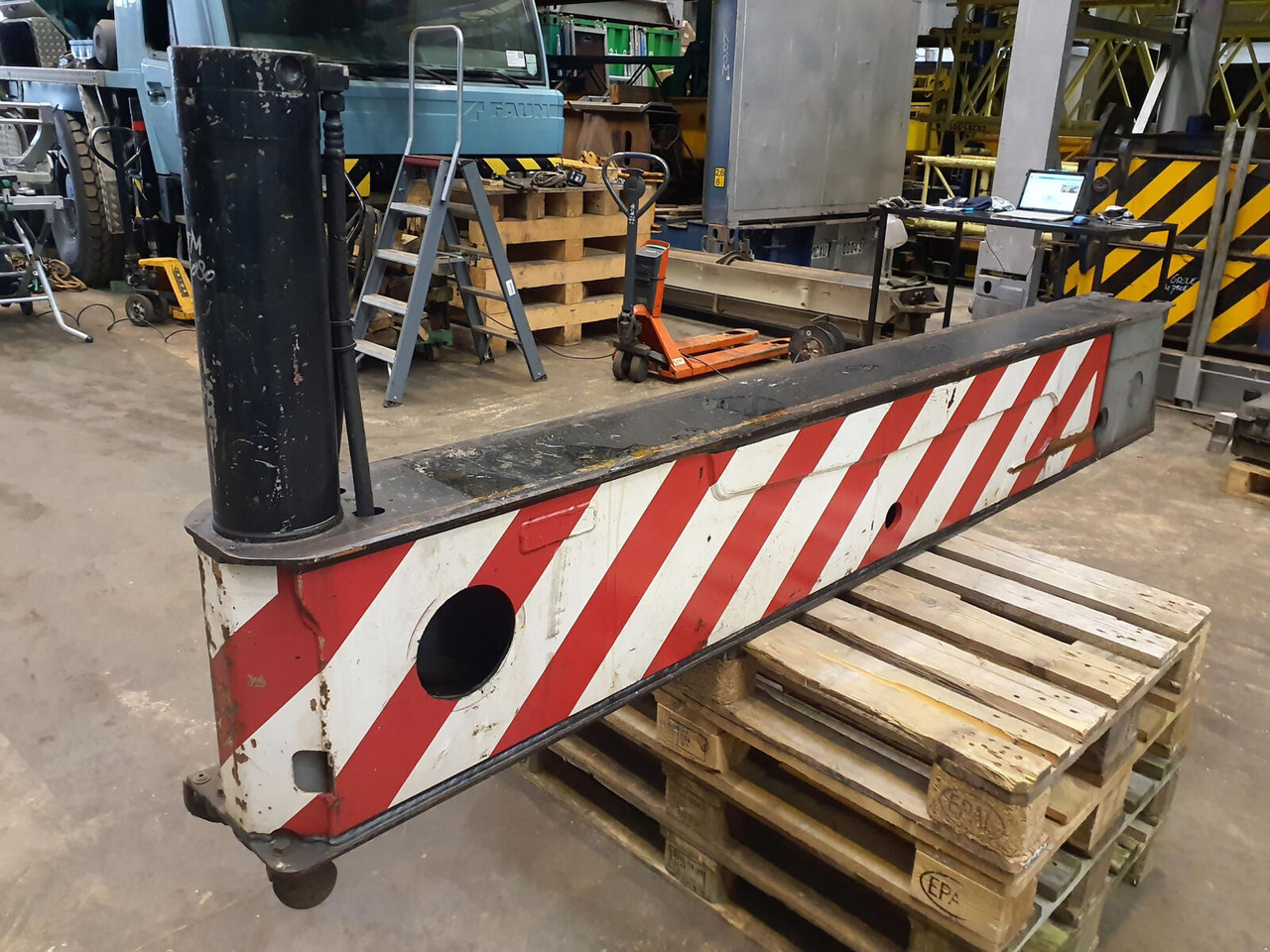 Liebherr LTM 1080-1 sliding beam complete front - تعليق - الرافعة: صور 2 Liebherr LTM 1080-1 sliding beam complete front - تعليق - الرافعة: صور 2