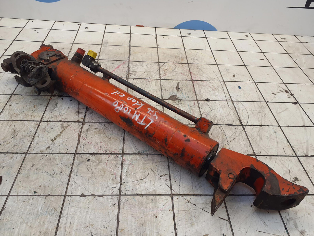 Liebherr LTM 1080 Jib tilt cylinder - الاسطوانة الهيدروليكية - موبايل كرين: صور 4 Liebherr LTM 1080 Jib tilt cylinder - الاسطوانة الهيدروليكية - موبايل كرين: صور 4