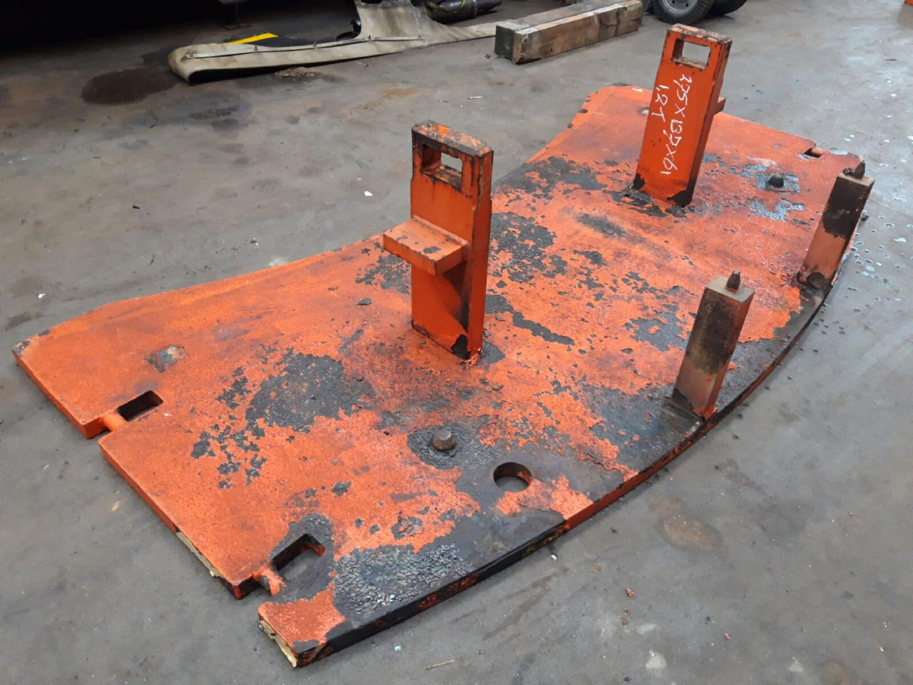 Terex AC 205 counterweight 1,2 ton - ثقل موازن - موبايل كرين: صور 3 Terex AC 205 counterweight 1,2 ton - ثقل موازن - موبايل كرين: صور 3