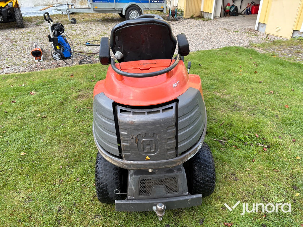 Åkgräsklippare Husqvarna PR 17 - جزازة المروج: صور 4 Åkgräsklippare Husqvarna PR 17 - جزازة المروج: صور 4